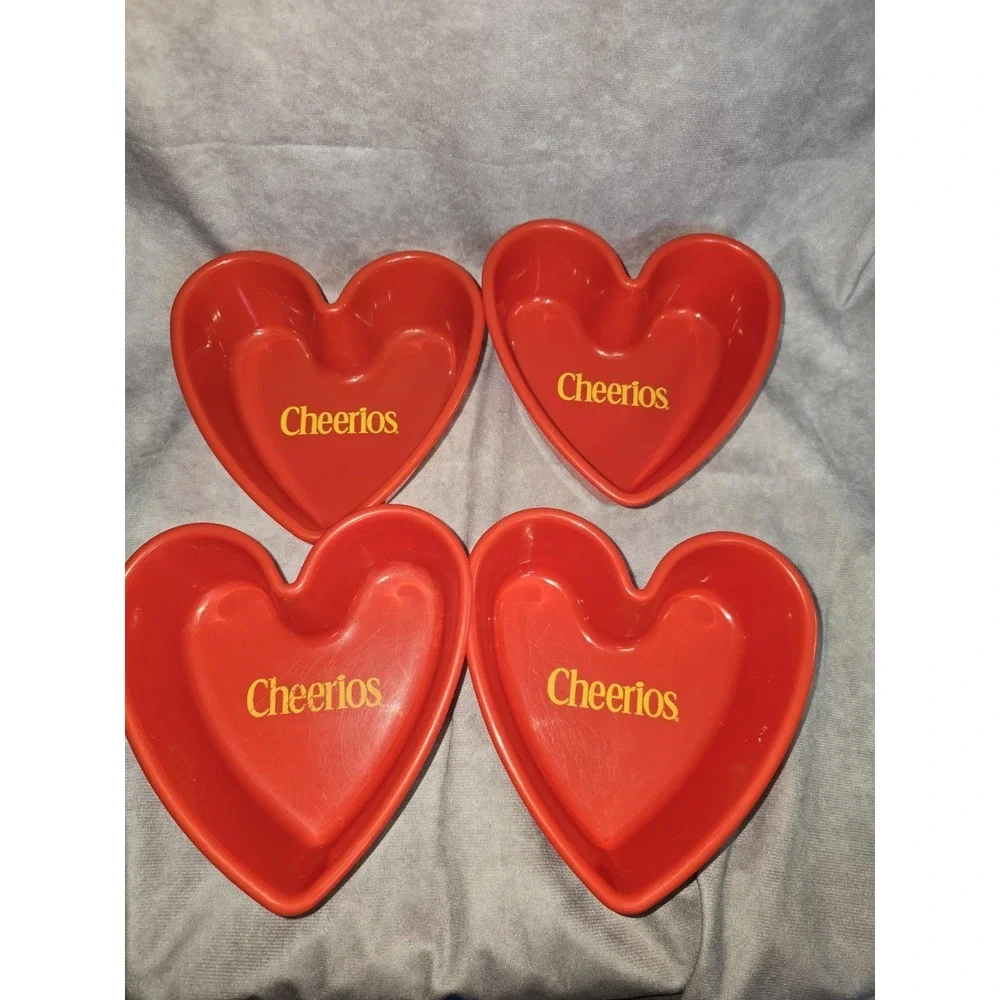 Set Of 4 Red Heart Plastic Cheerios Cereal Bowls - General Mills 2001